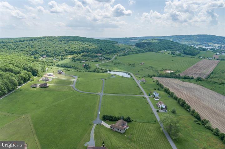 18 GREEN MEADOW LANE