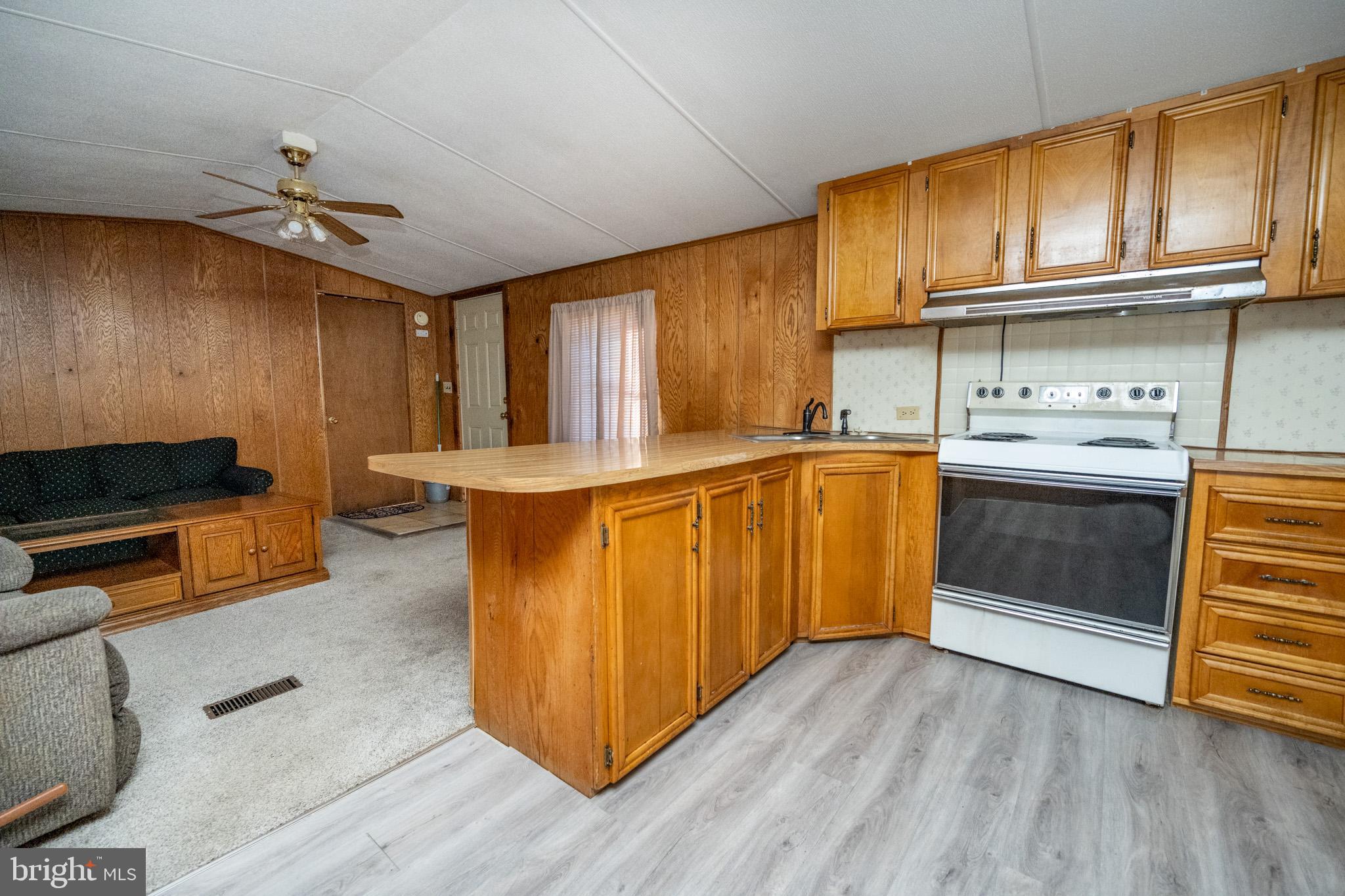 10 Peach Tree Ln