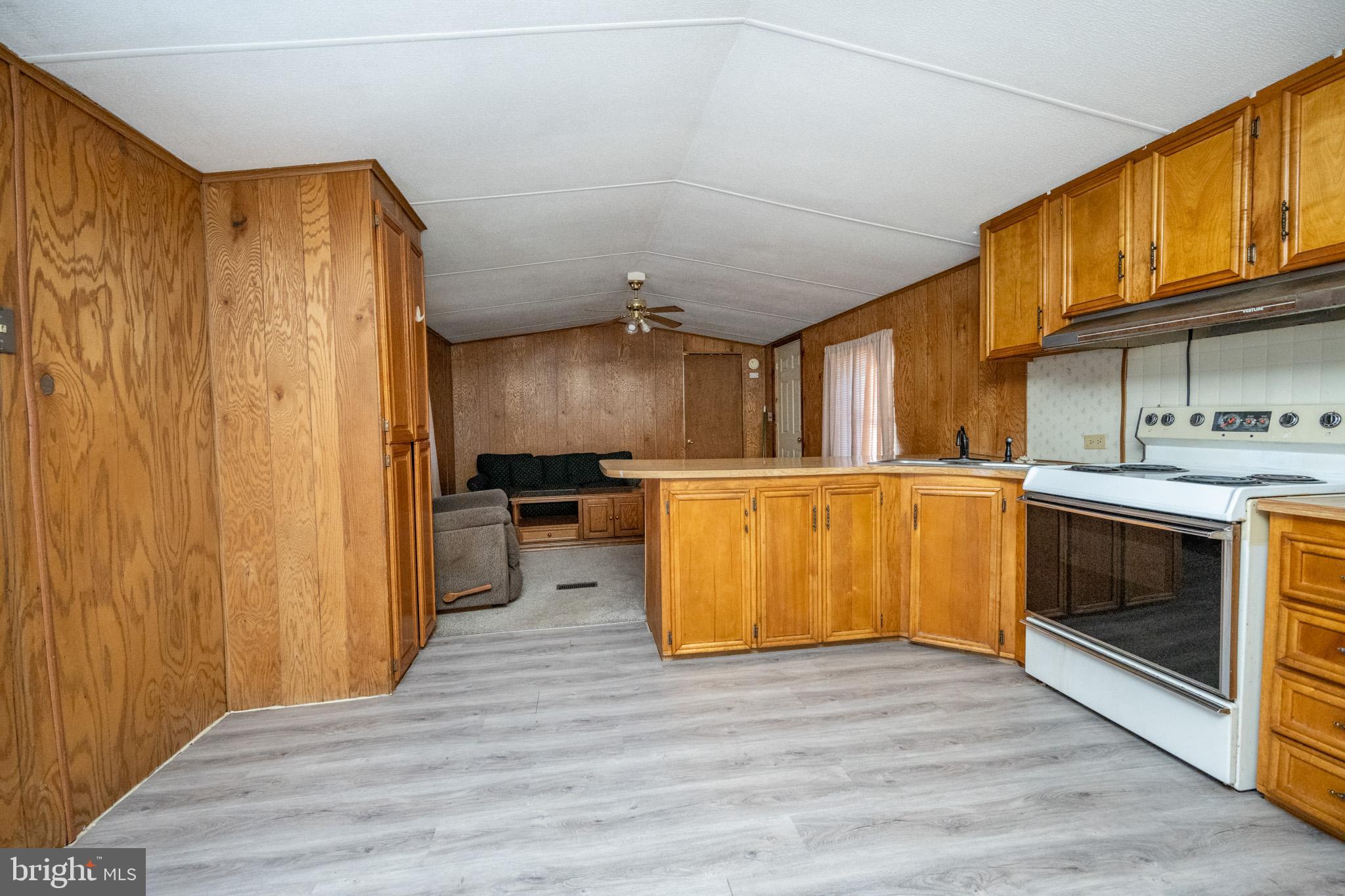 10 Peach Tree Ln