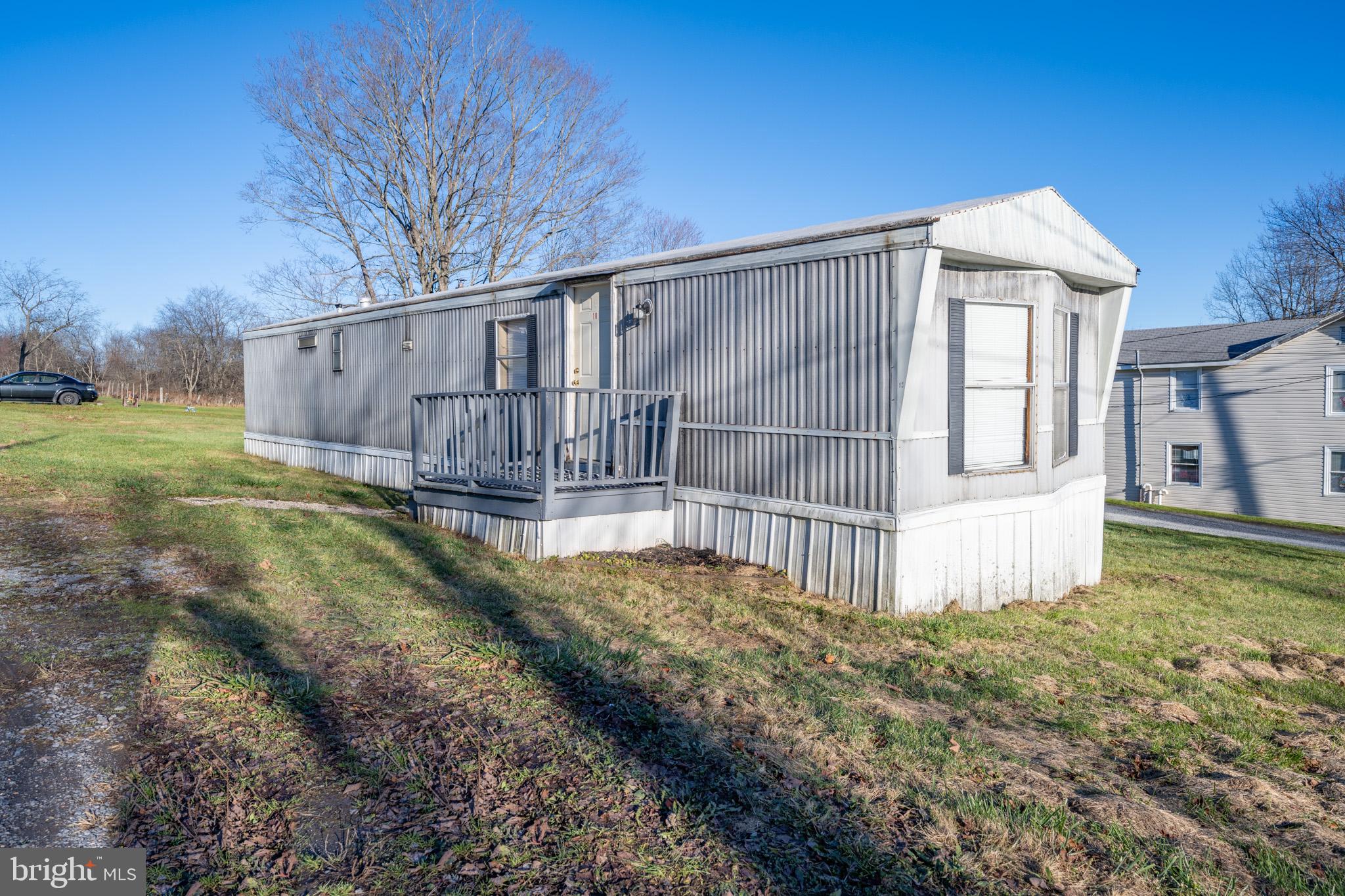 10 Peach Tree Ln