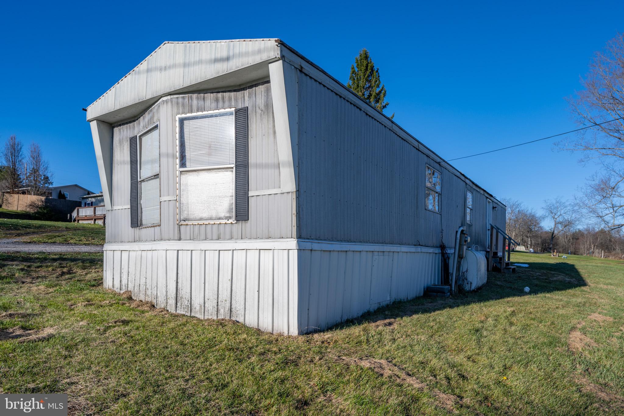 10 Peach Tree Ln