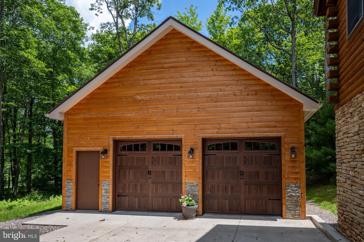 45 Deer Crest Ct
