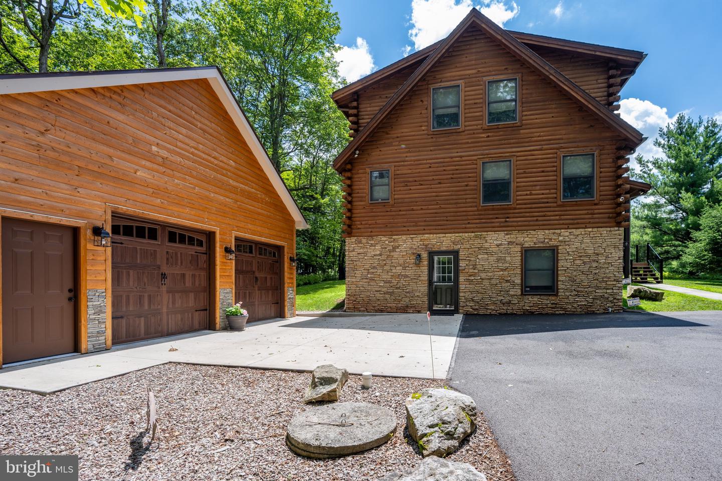 45 Deer Crest Ct