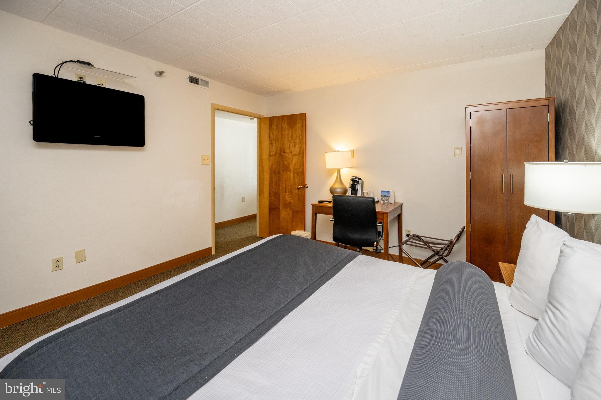 290 Marsh Hill Rd #402k