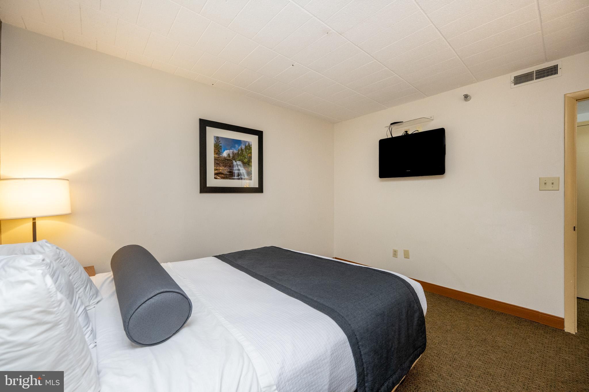 290 Marsh Hill Rd #402k