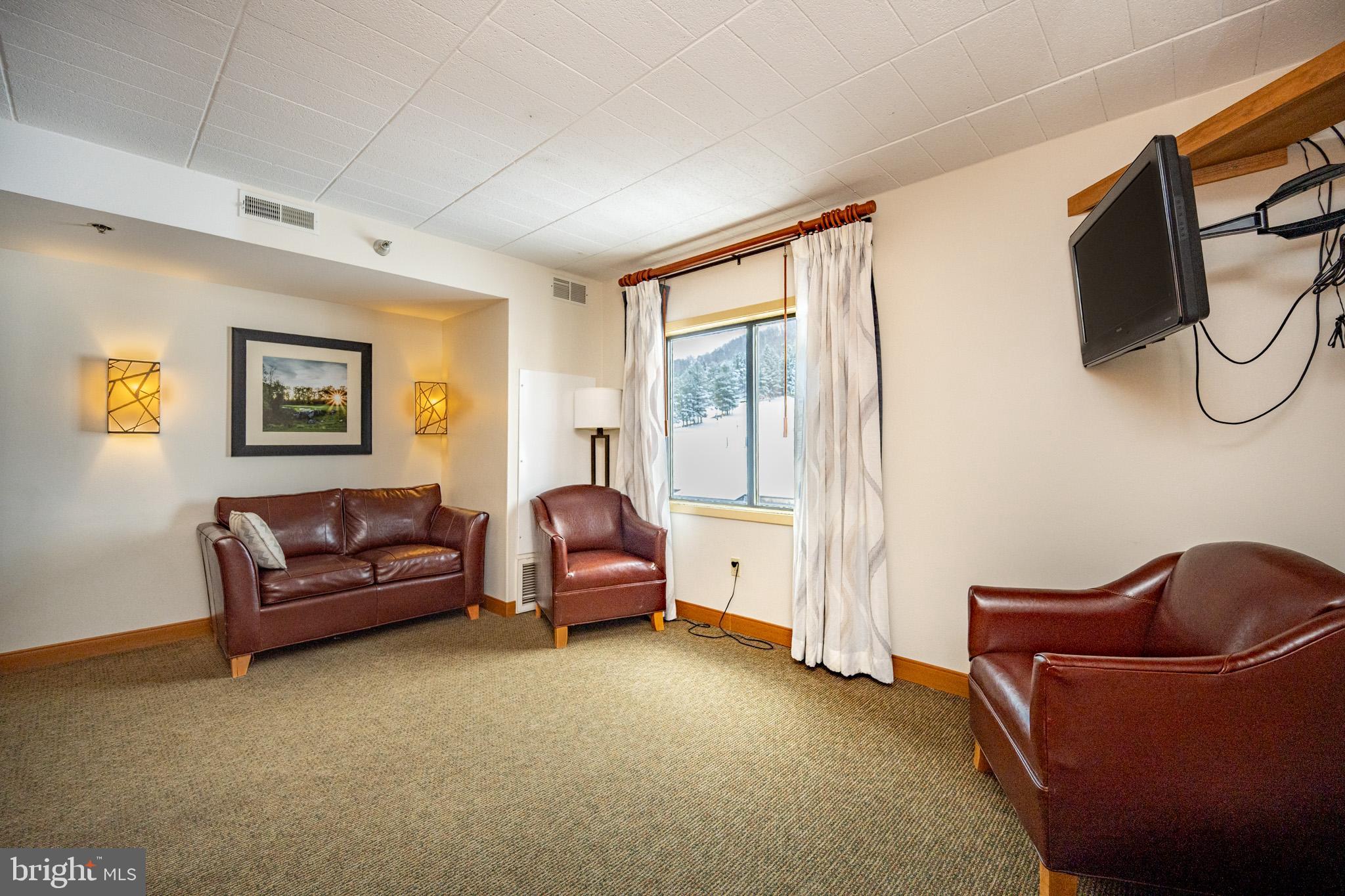 290 Marsh Hill Rd #402k
