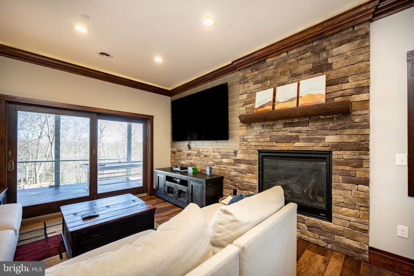 267 Woodlands Hill Ln