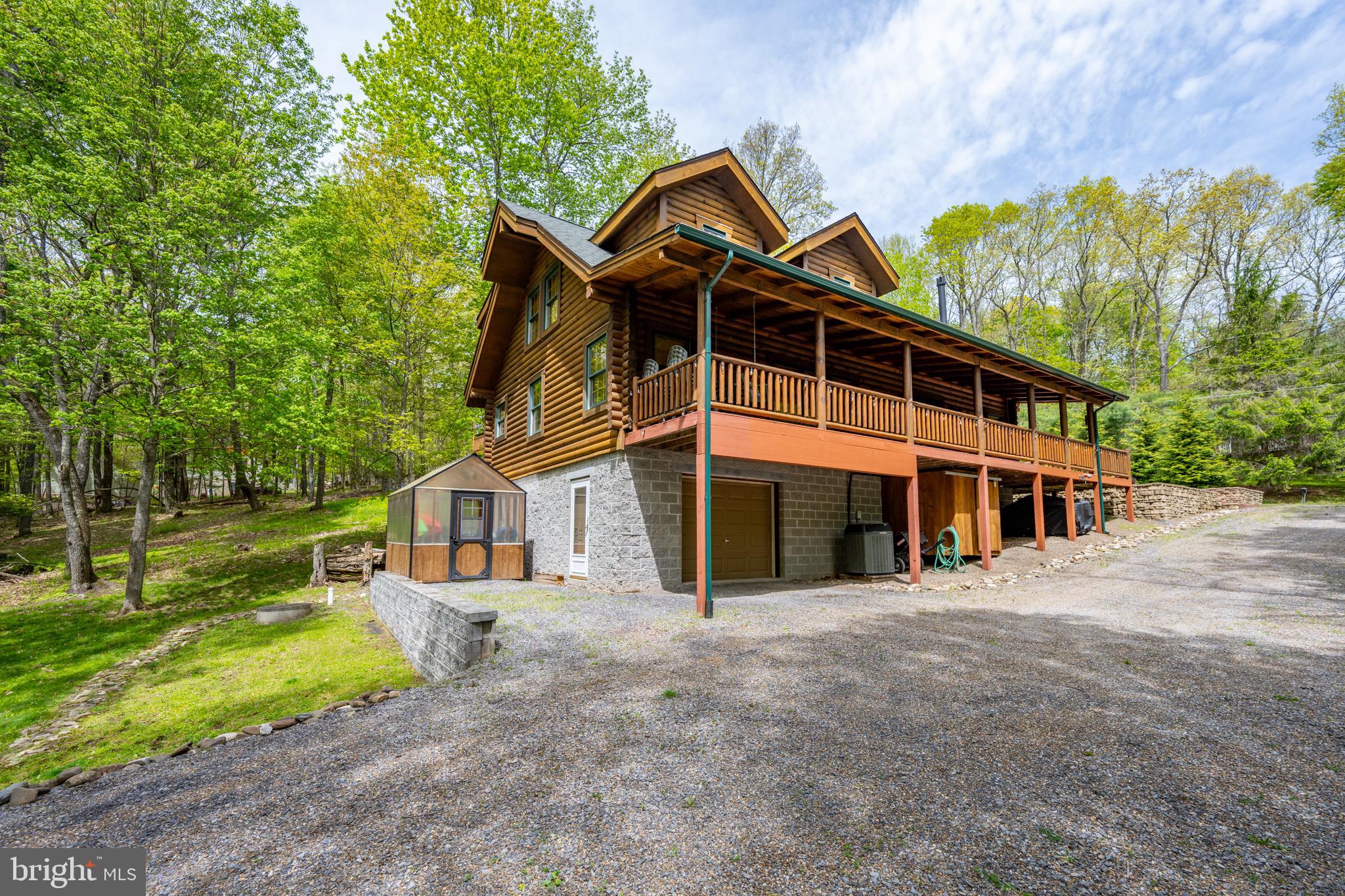 201 Deer Run Ln