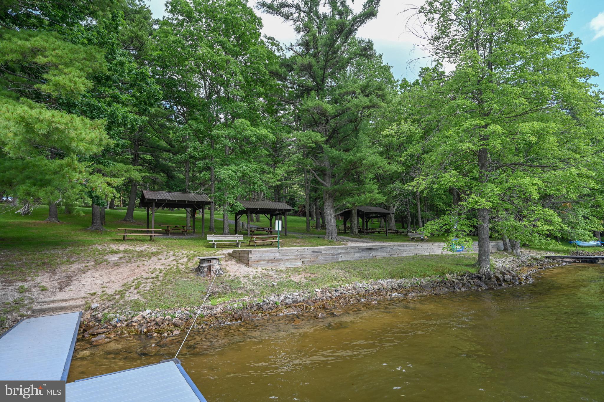 201 Deer Run Ln