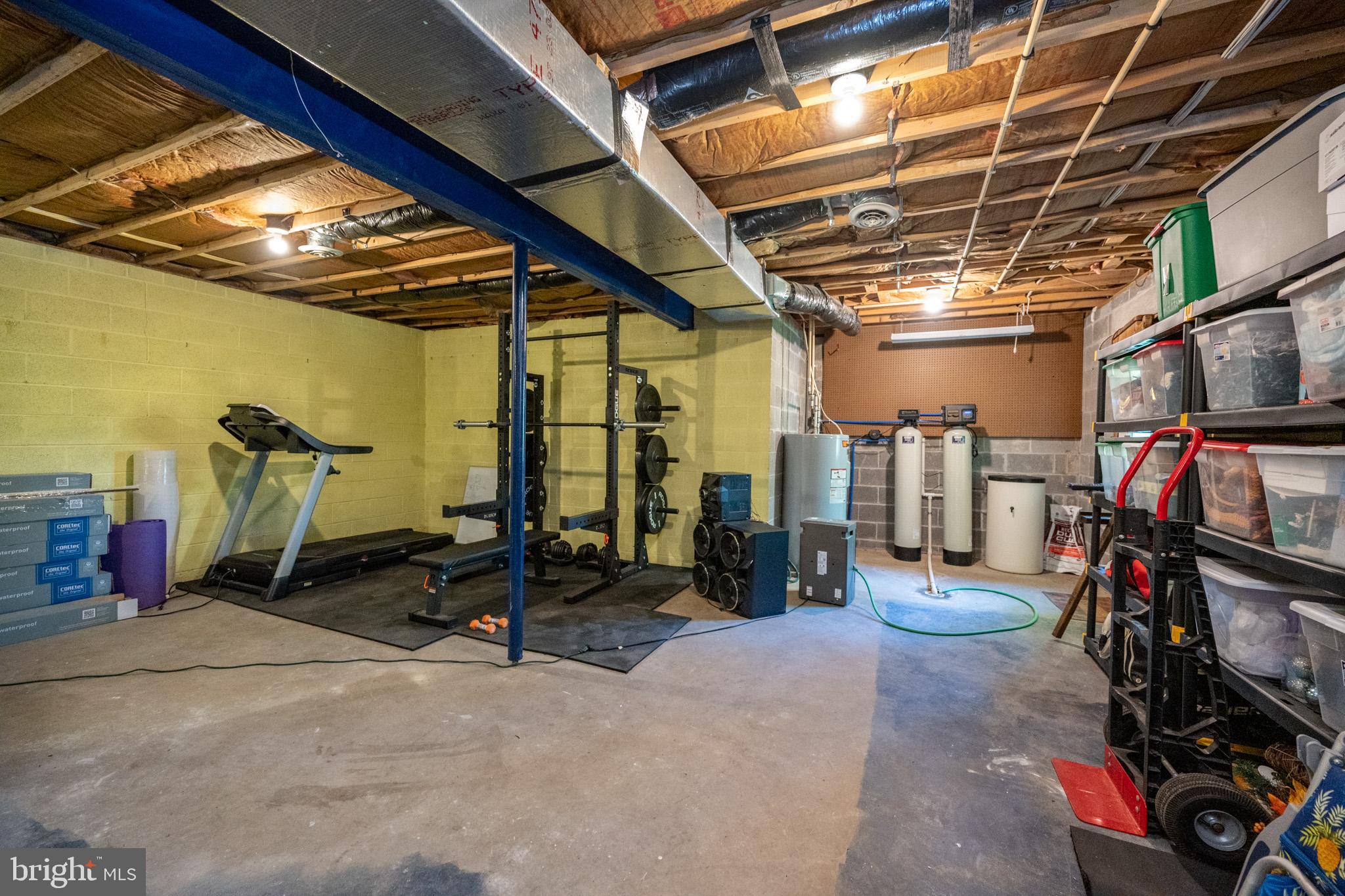 163 Crestview Dr