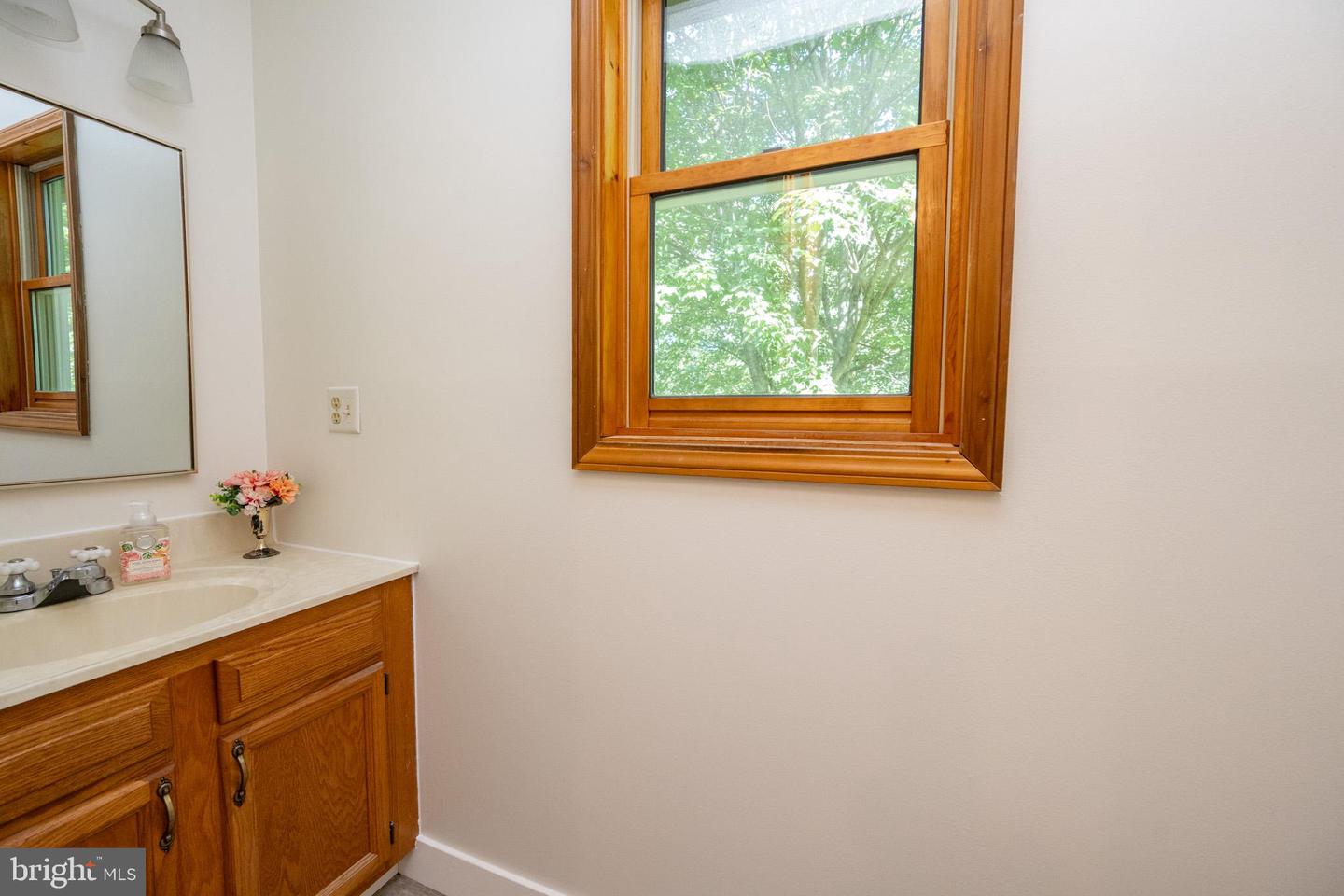 163 Crestview Dr