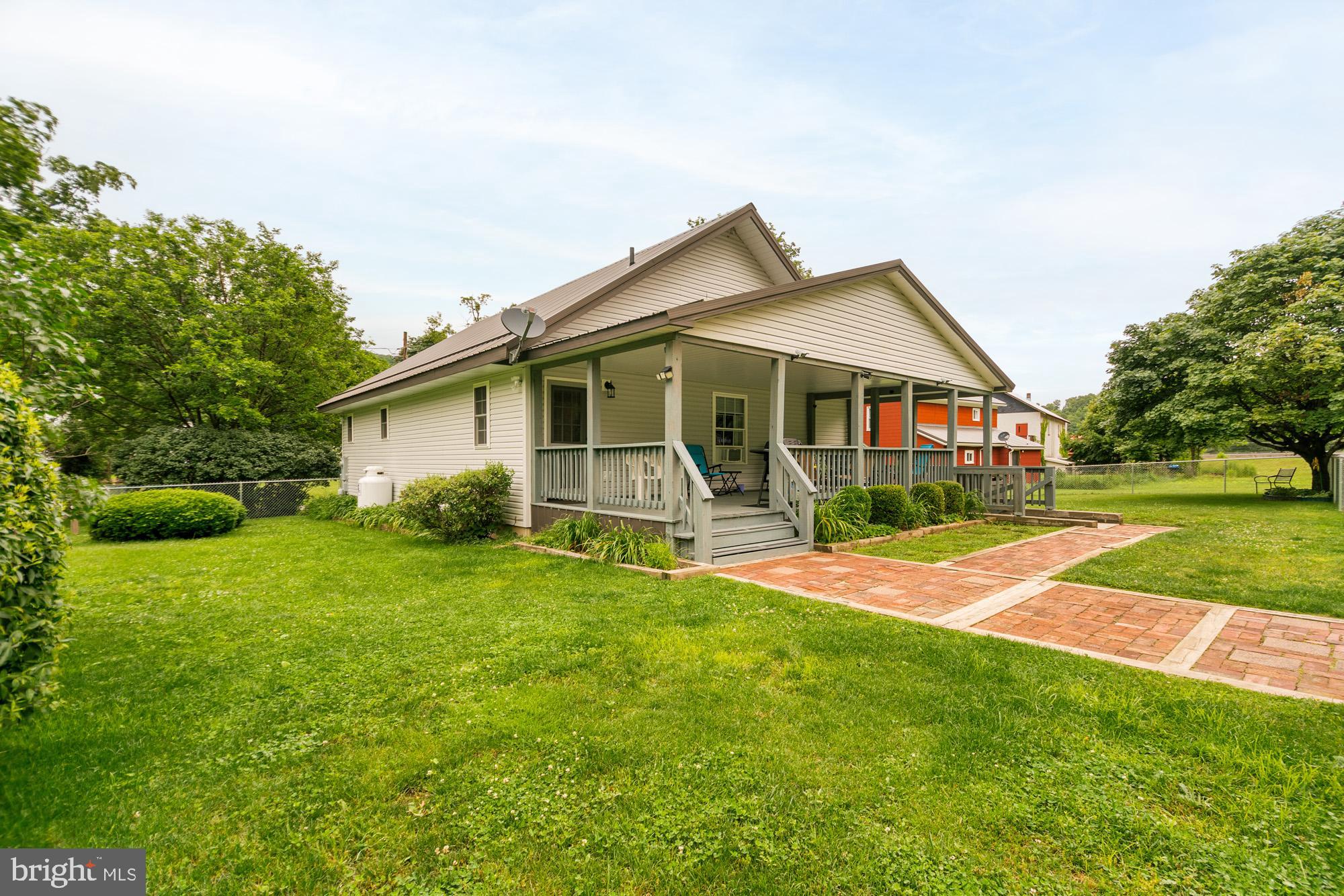 108 W Center St