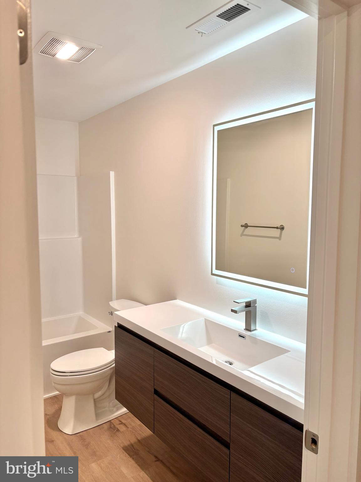 200 LAKE SHORE DRIVE