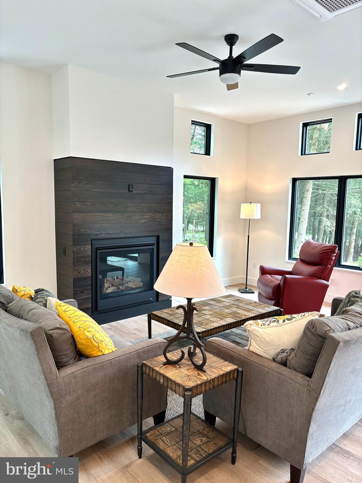 200 LAKE SHORE DRIVE