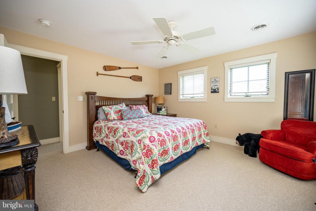 16 SILVER RIDGE COURT 41/2