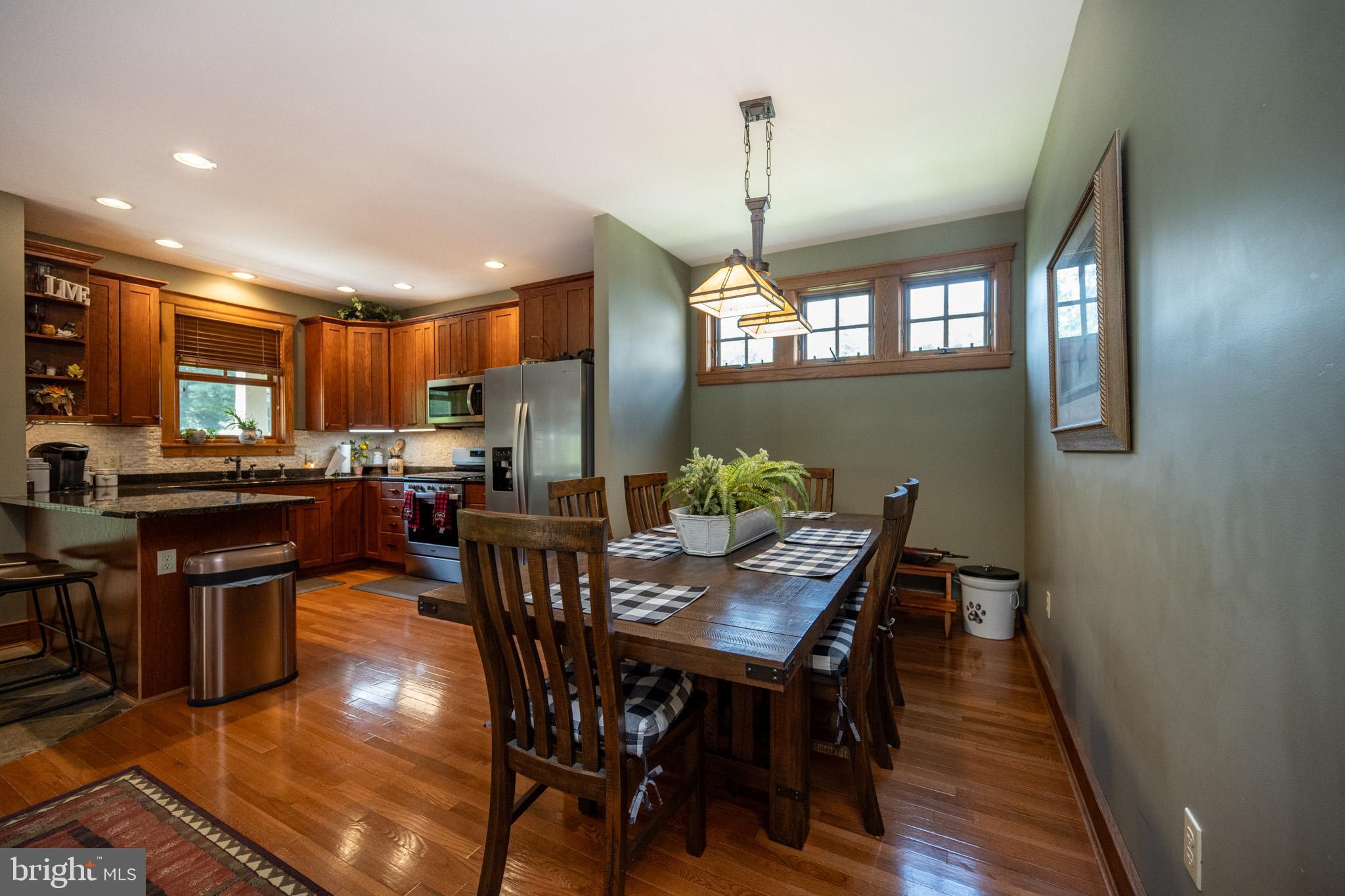 16 SILVER RIDGE COURT 41/2