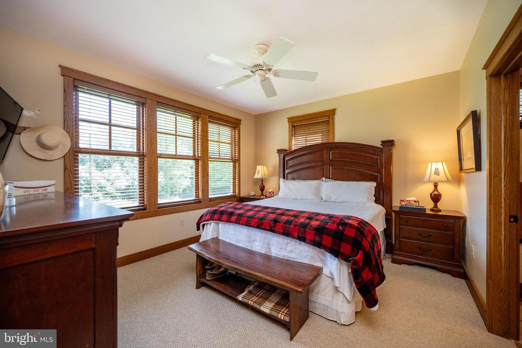 16 SILVER RIDGE COURT 41/2