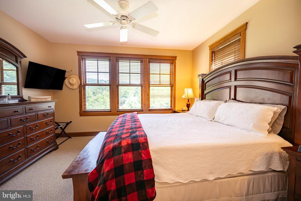 16 SILVER RIDGE COURT 41/2