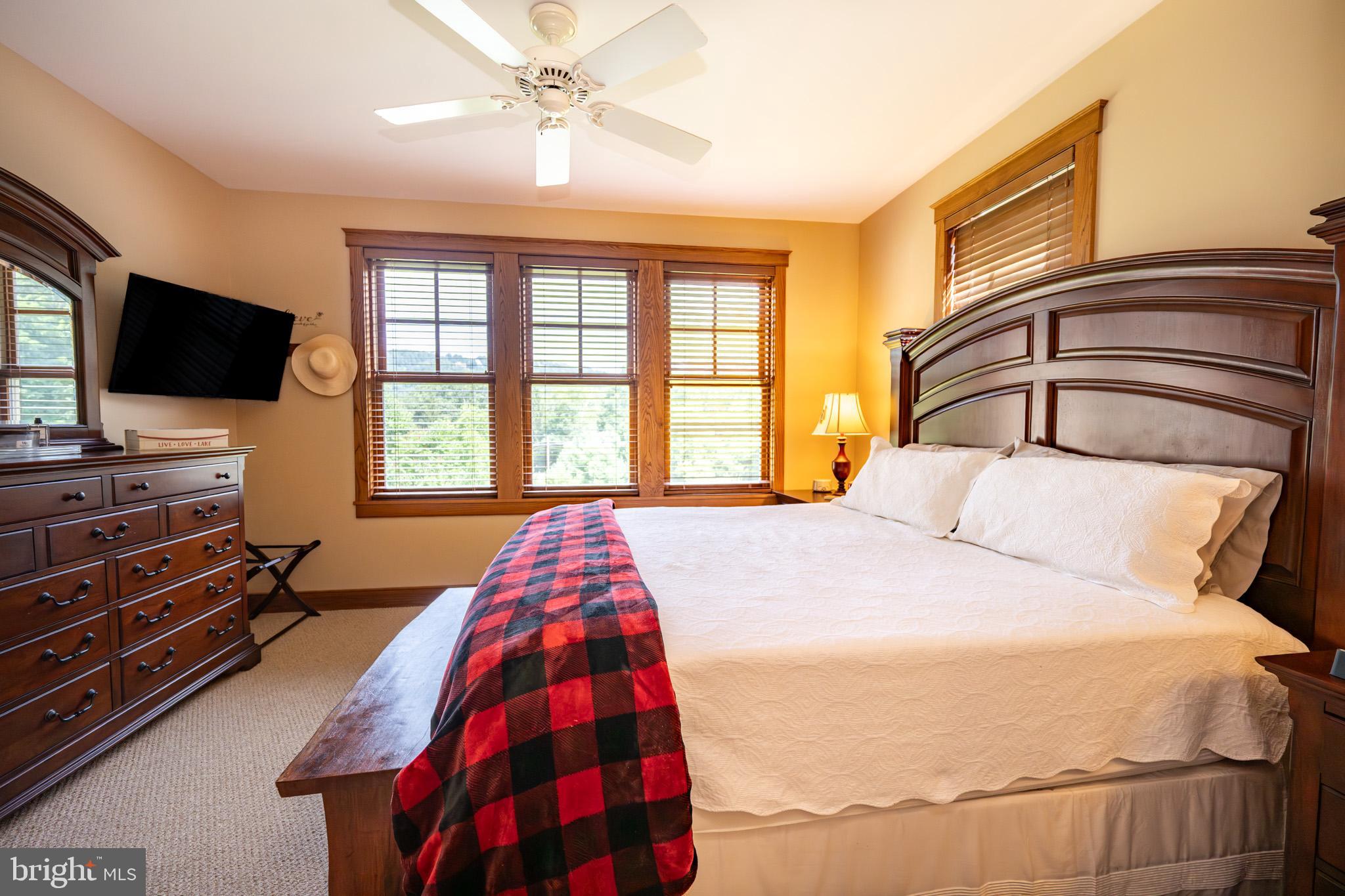 16 SILVER RIDGE COURT 41/2