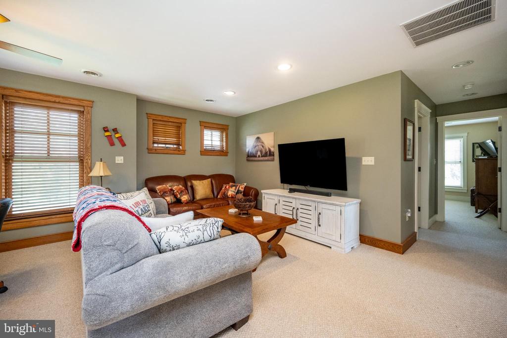 16 SILVER RIDGE COURT 41/2