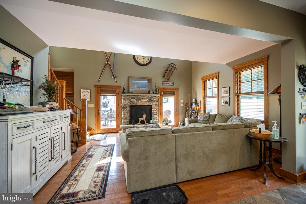 16 SILVER RIDGE COURT 41/2