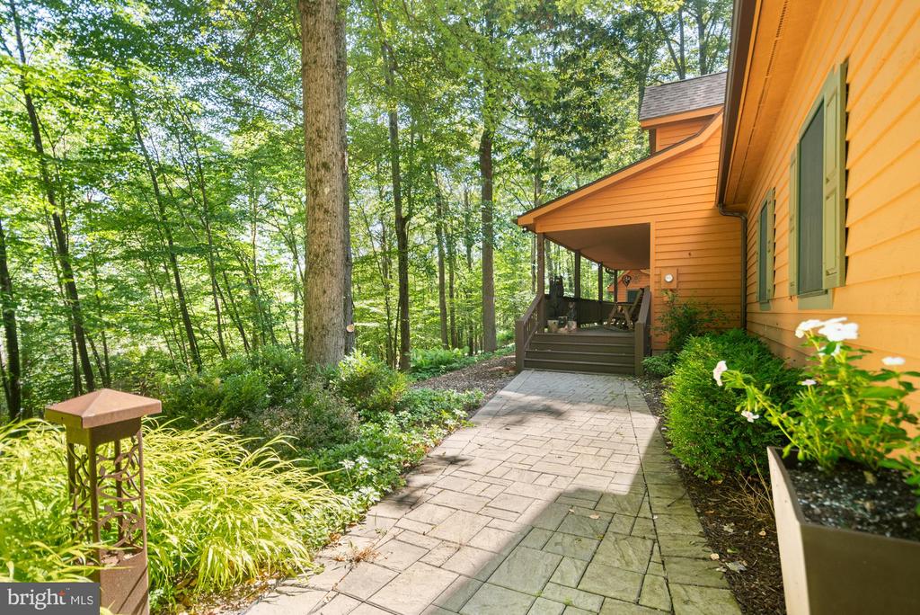 425 MOUNTAINVIEW DRIVE
