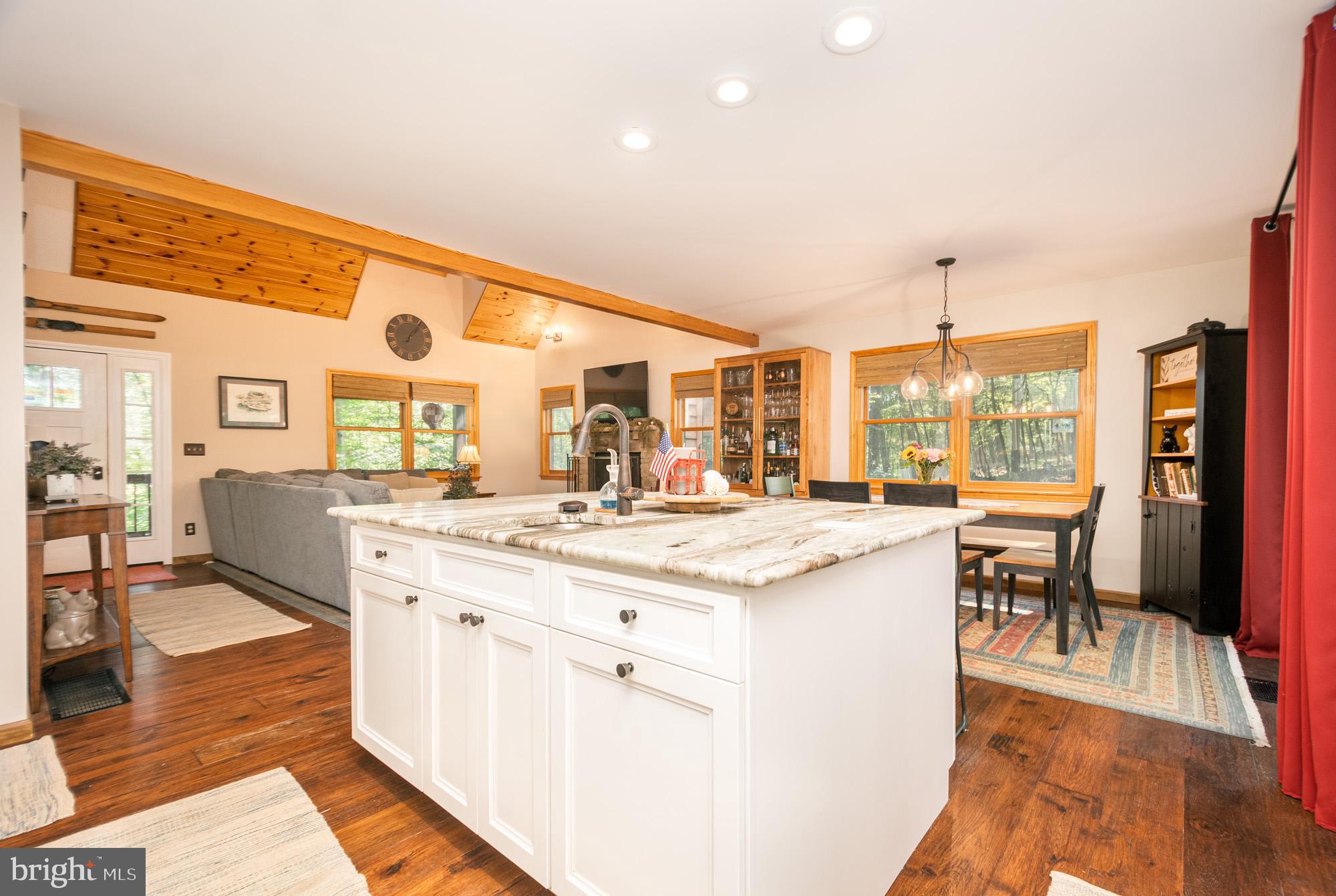 425 MOUNTAINVIEW DRIVE