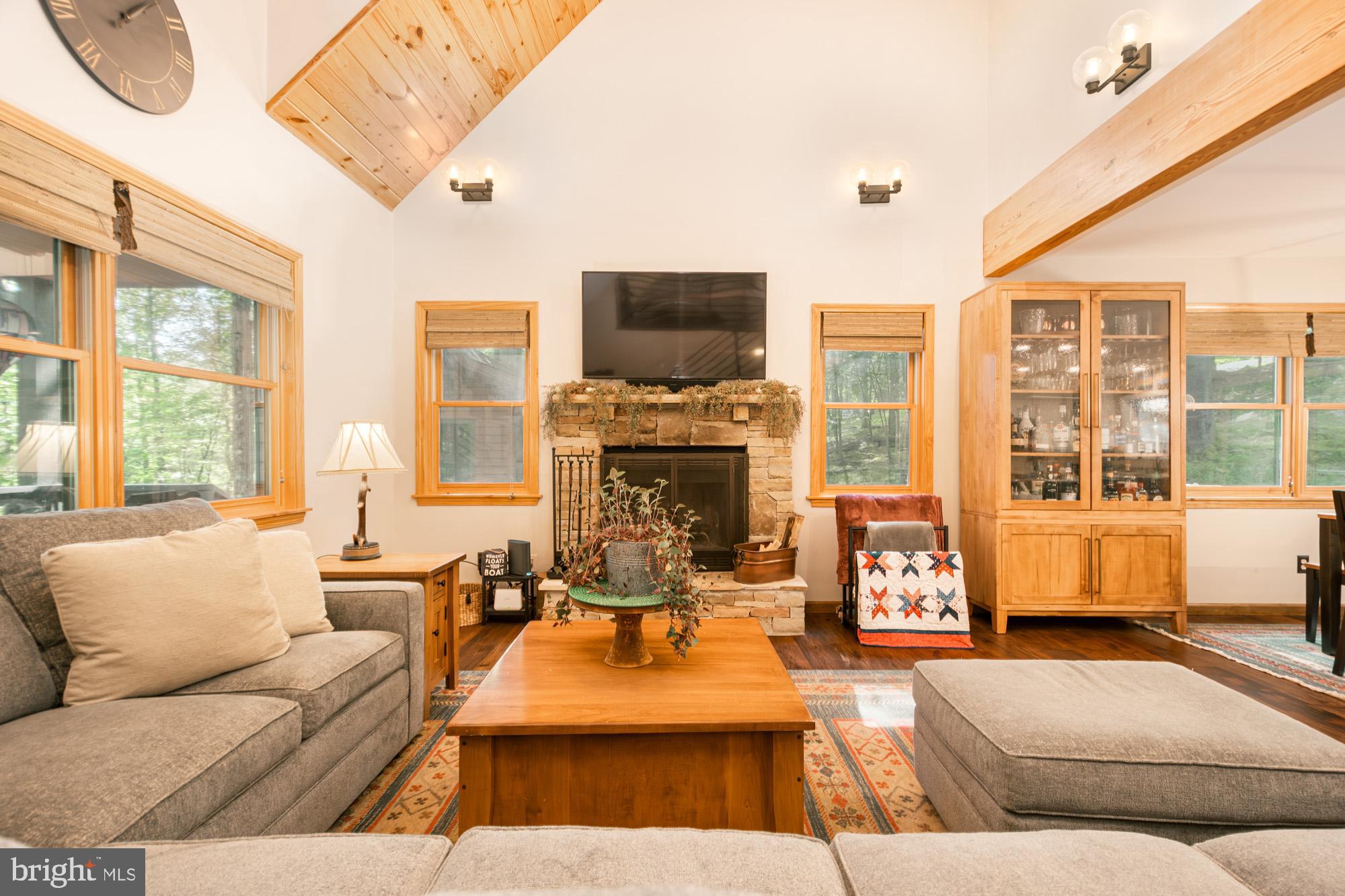 425 MOUNTAINVIEW DRIVE