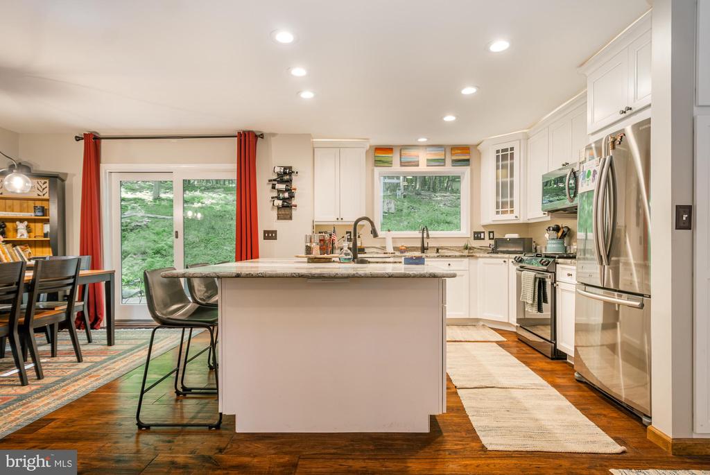 425 MOUNTAINVIEW DRIVE