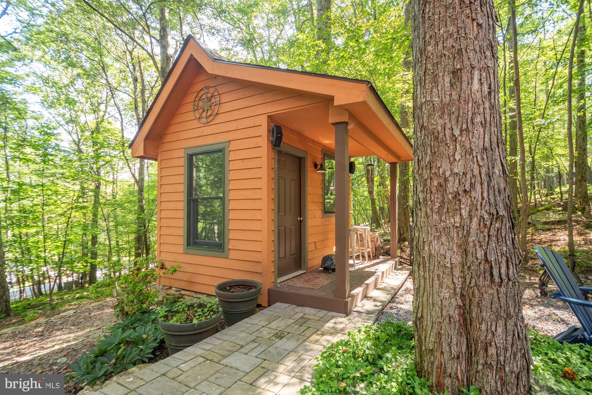 425 MOUNTAINVIEW DRIVE