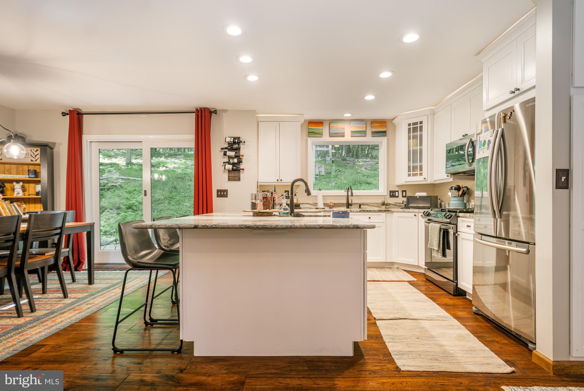 425 MOUNTAINVIEW DRIVE