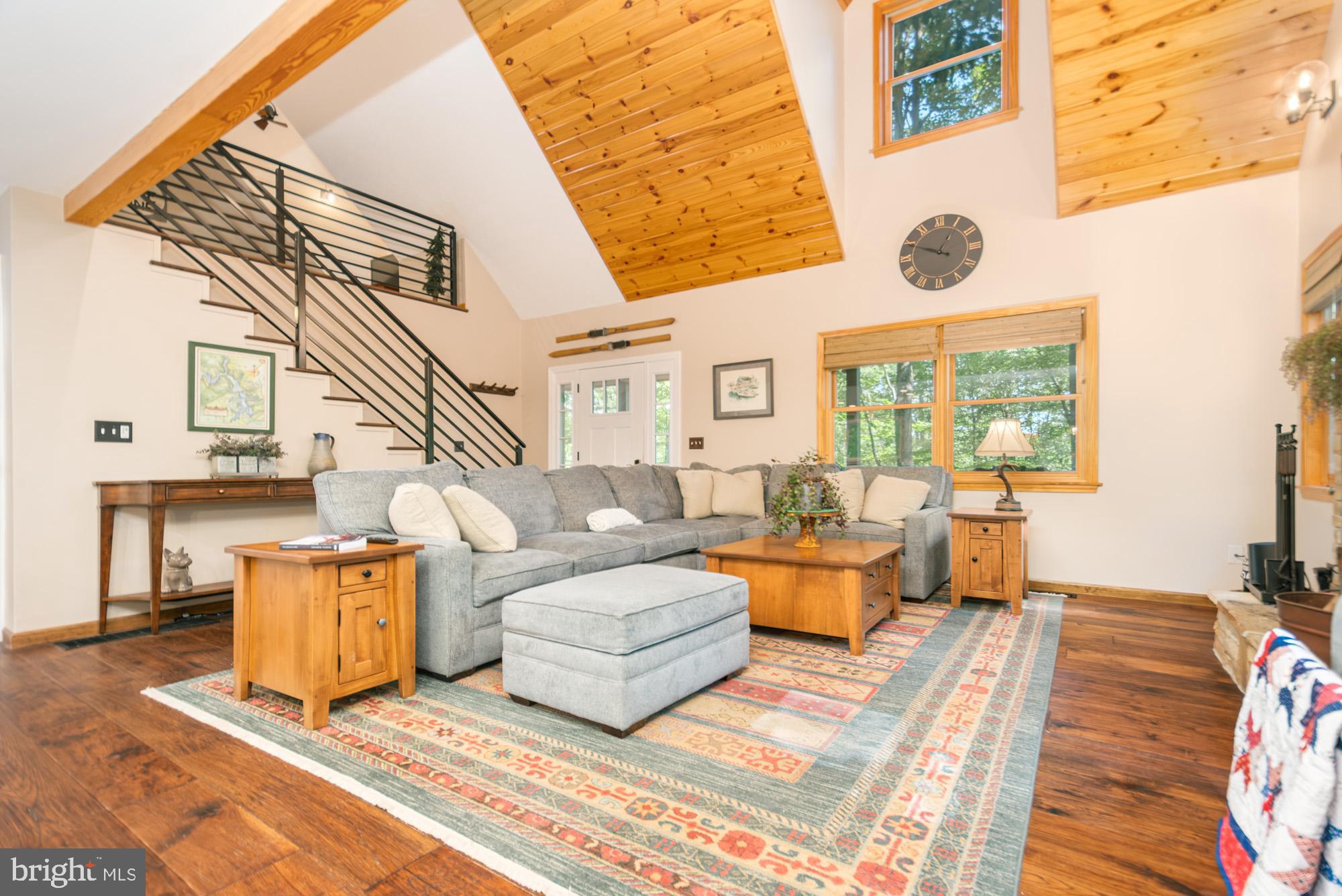 425 MOUNTAINVIEW DRIVE