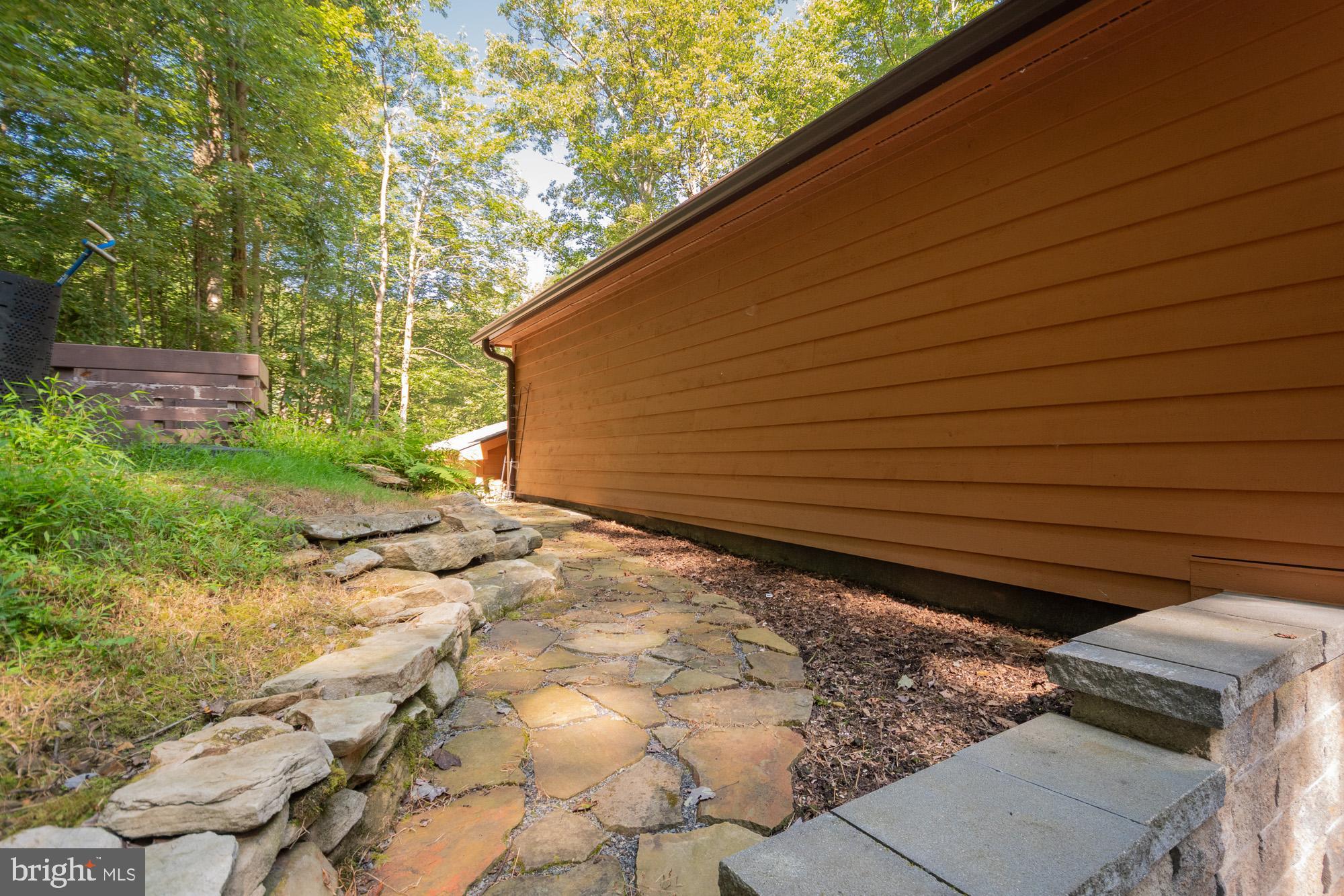 425 MOUNTAINVIEW DRIVE