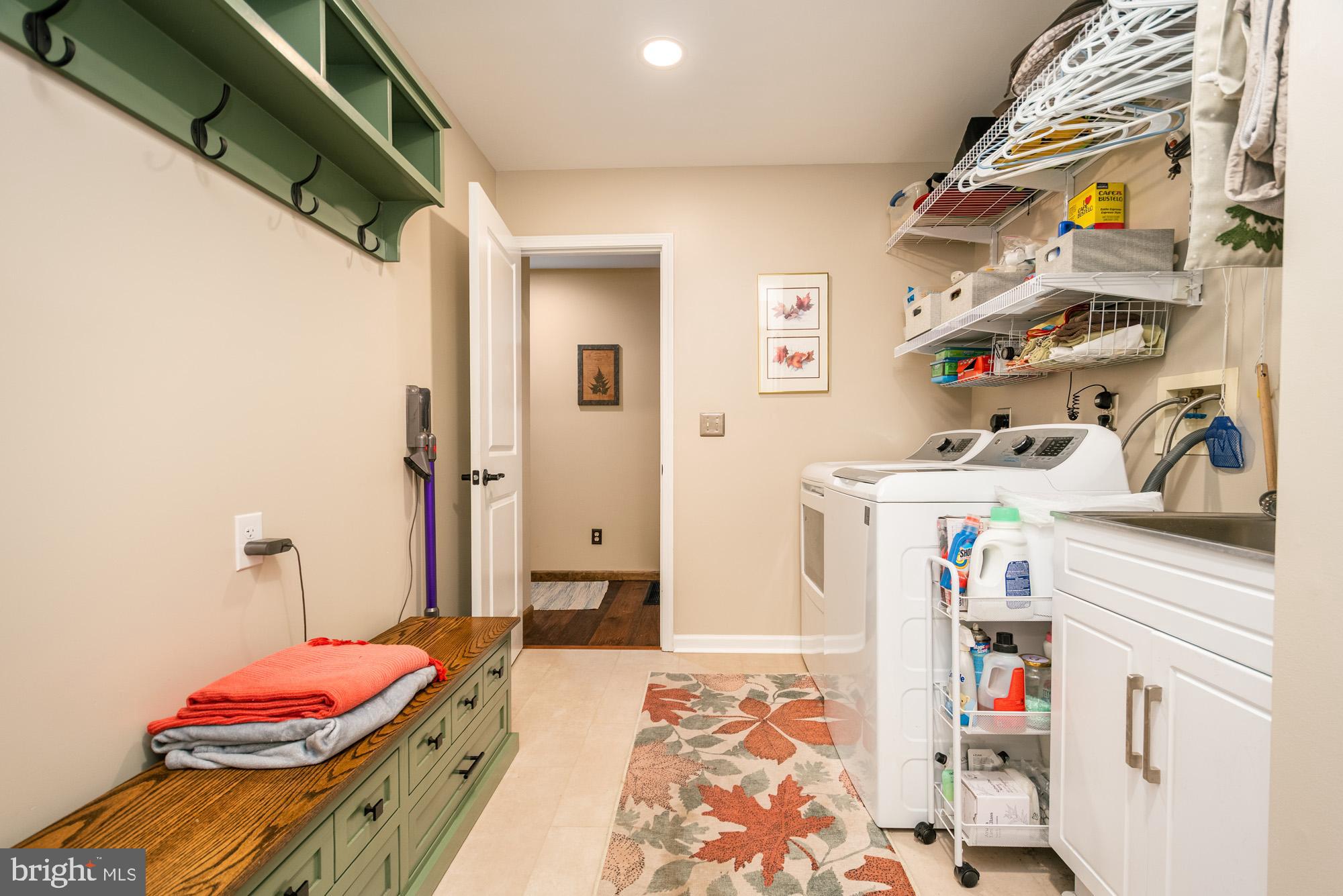 425 MOUNTAINVIEW DRIVE