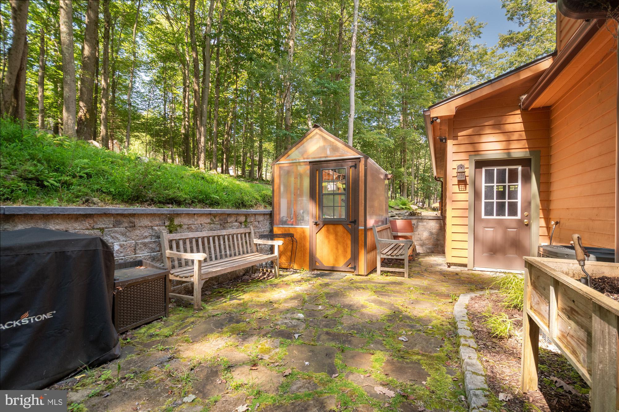 425 MOUNTAINVIEW DRIVE