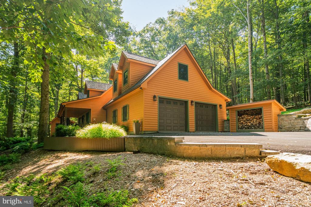 425 MOUNTAINVIEW DRIVE