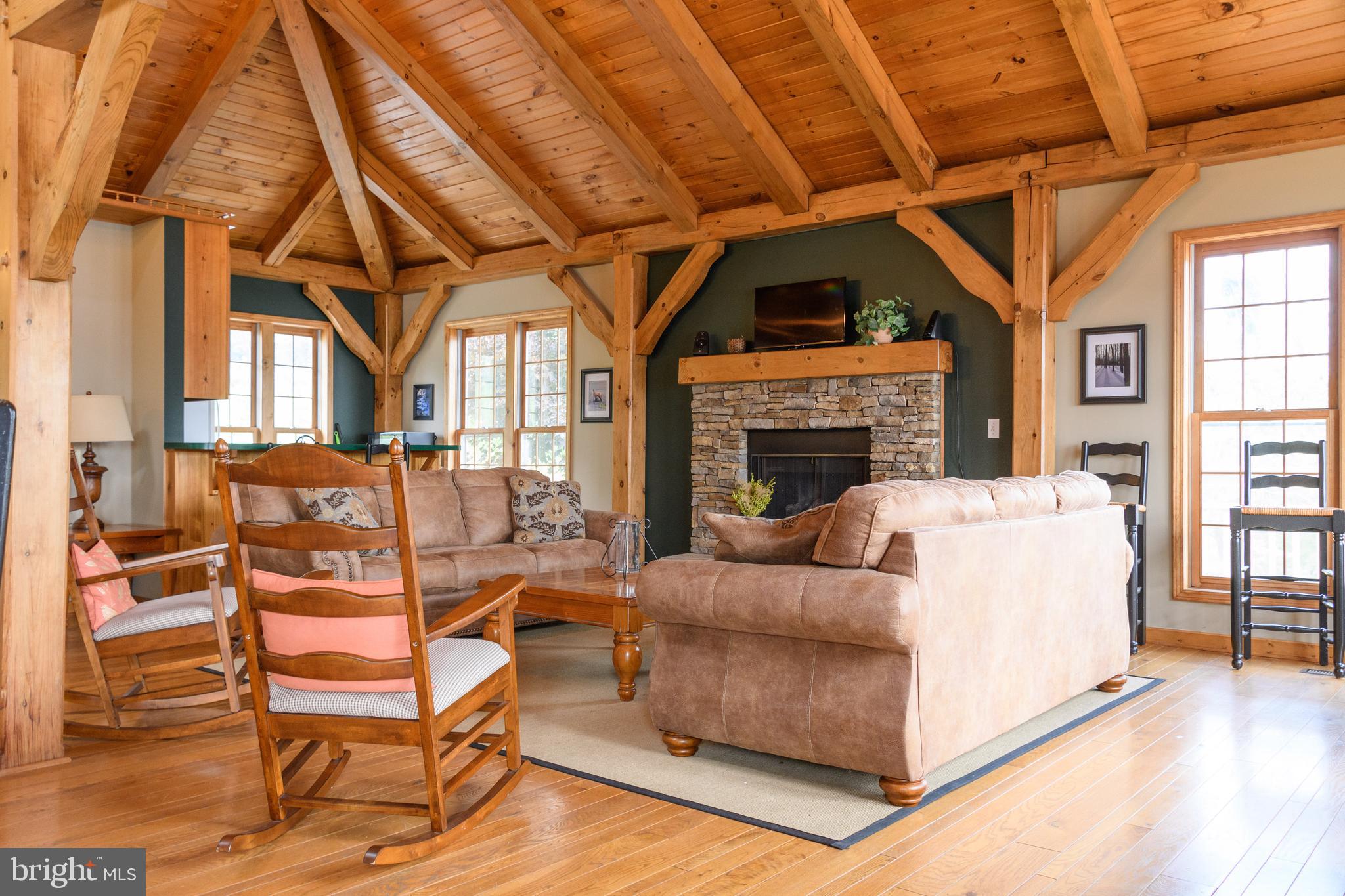 425 MOUNTAINVIEW DRIVE