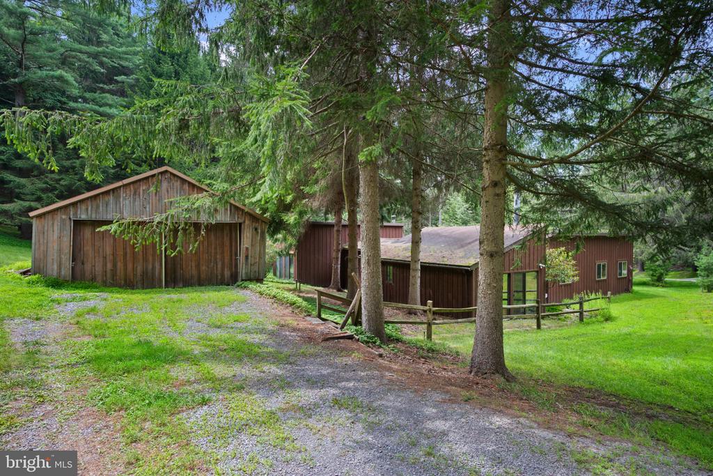 20 LODGE CIRCLE