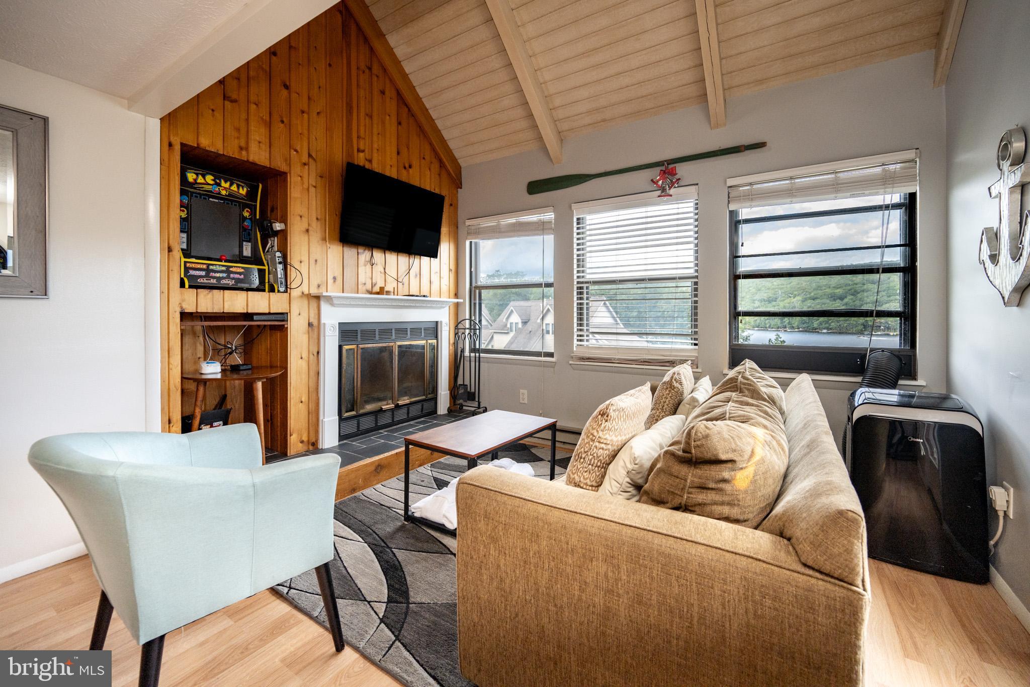 36 JEFFREY LANE 6B