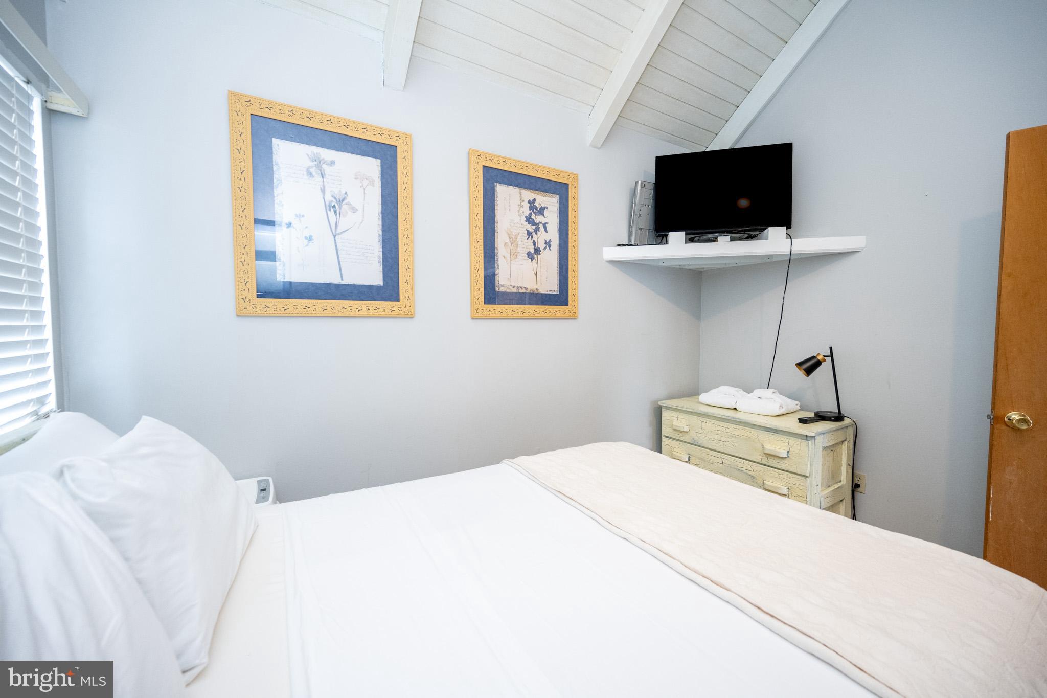 36 JEFFREY LANE 6B