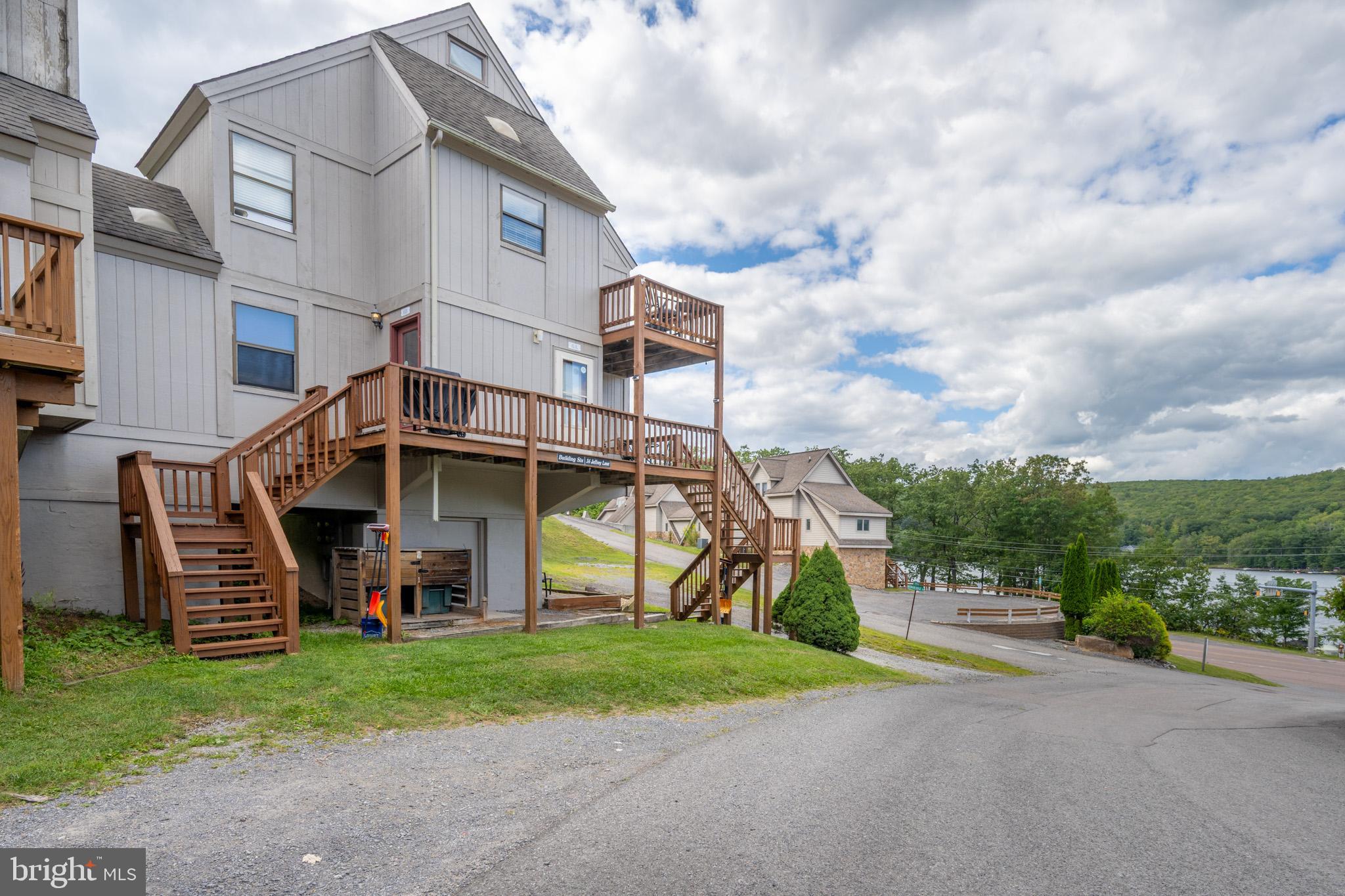 36 JEFFREY LANE 6B