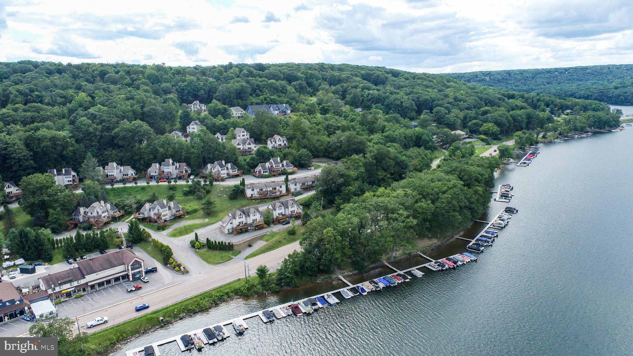 36 JEFFREY LANE 6B
