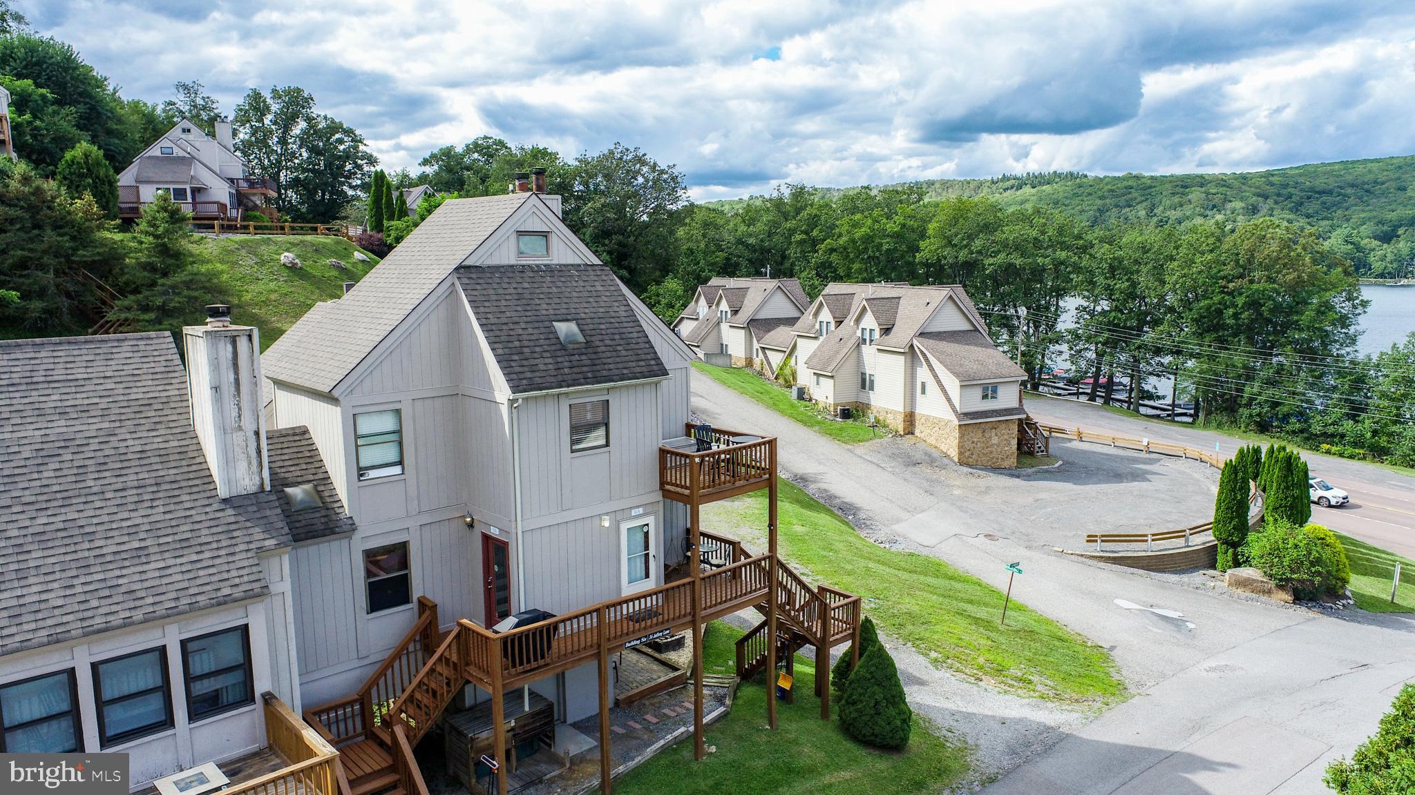 36 JEFFREY LANE 6B