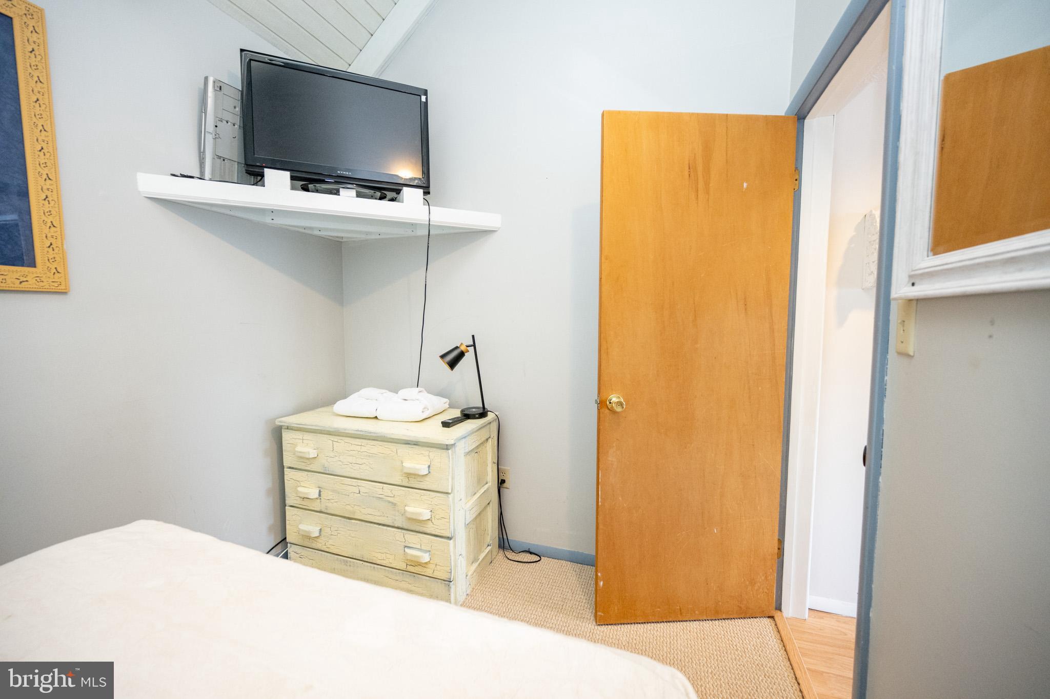 36 JEFFREY LANE 6B