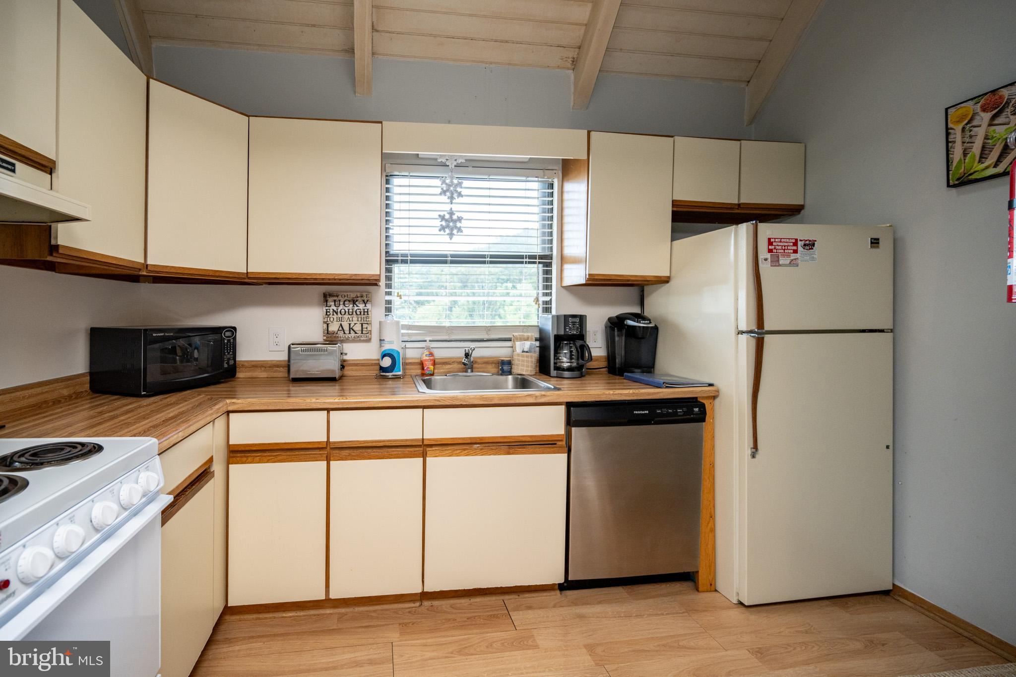 36 JEFFREY LANE 6B
