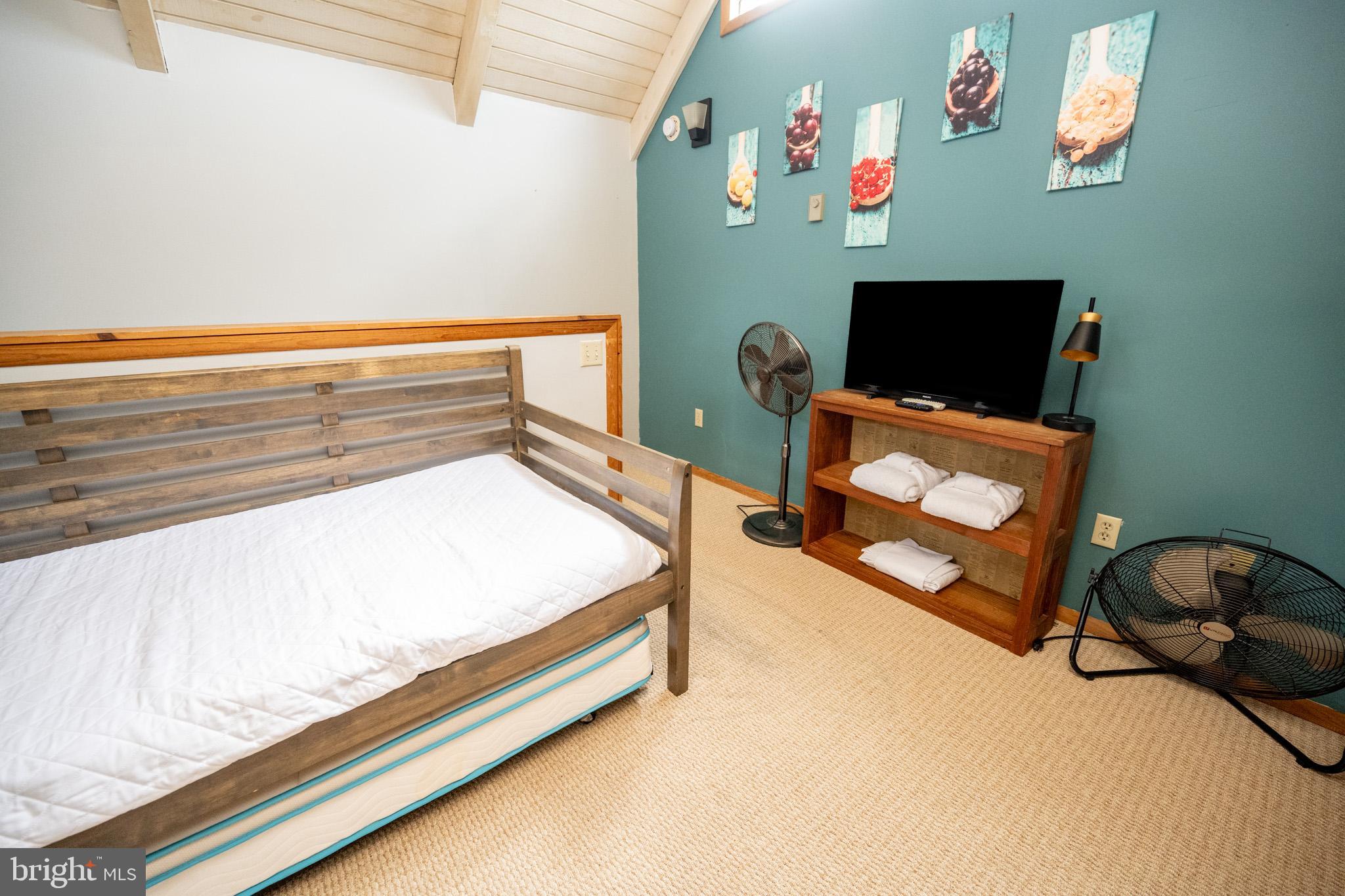 36 JEFFREY LANE 6B