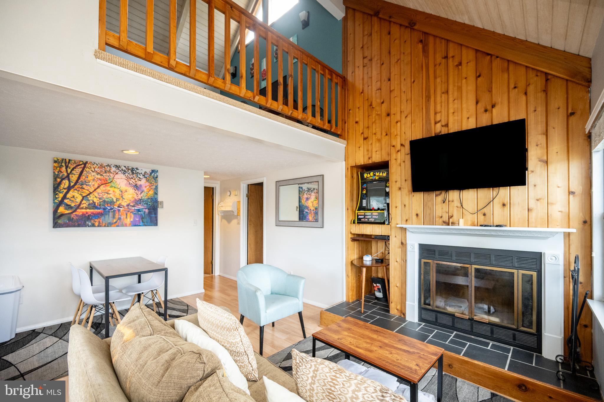 36 JEFFREY LANE 6B