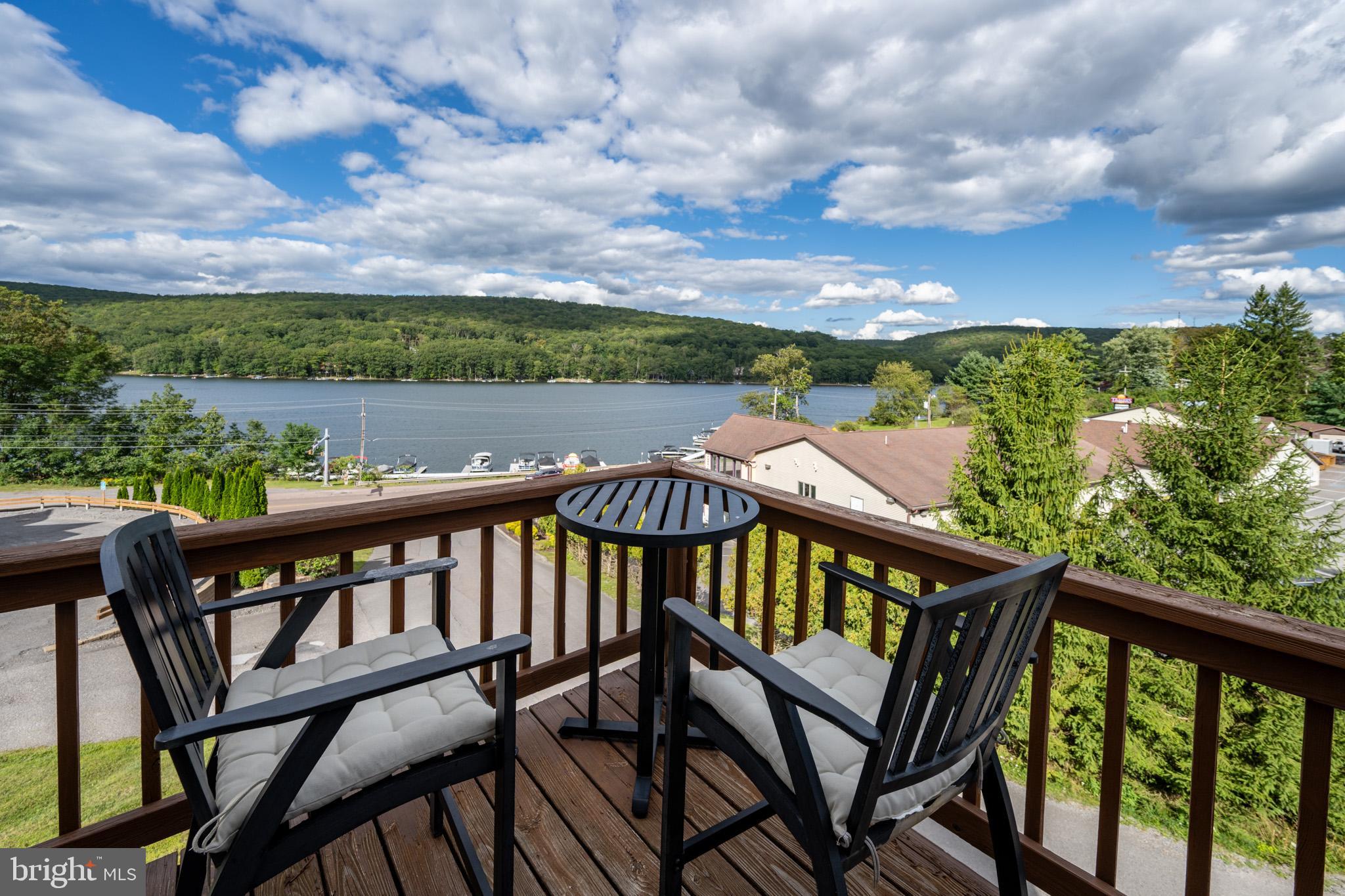 36 JEFFREY LANE 6B
