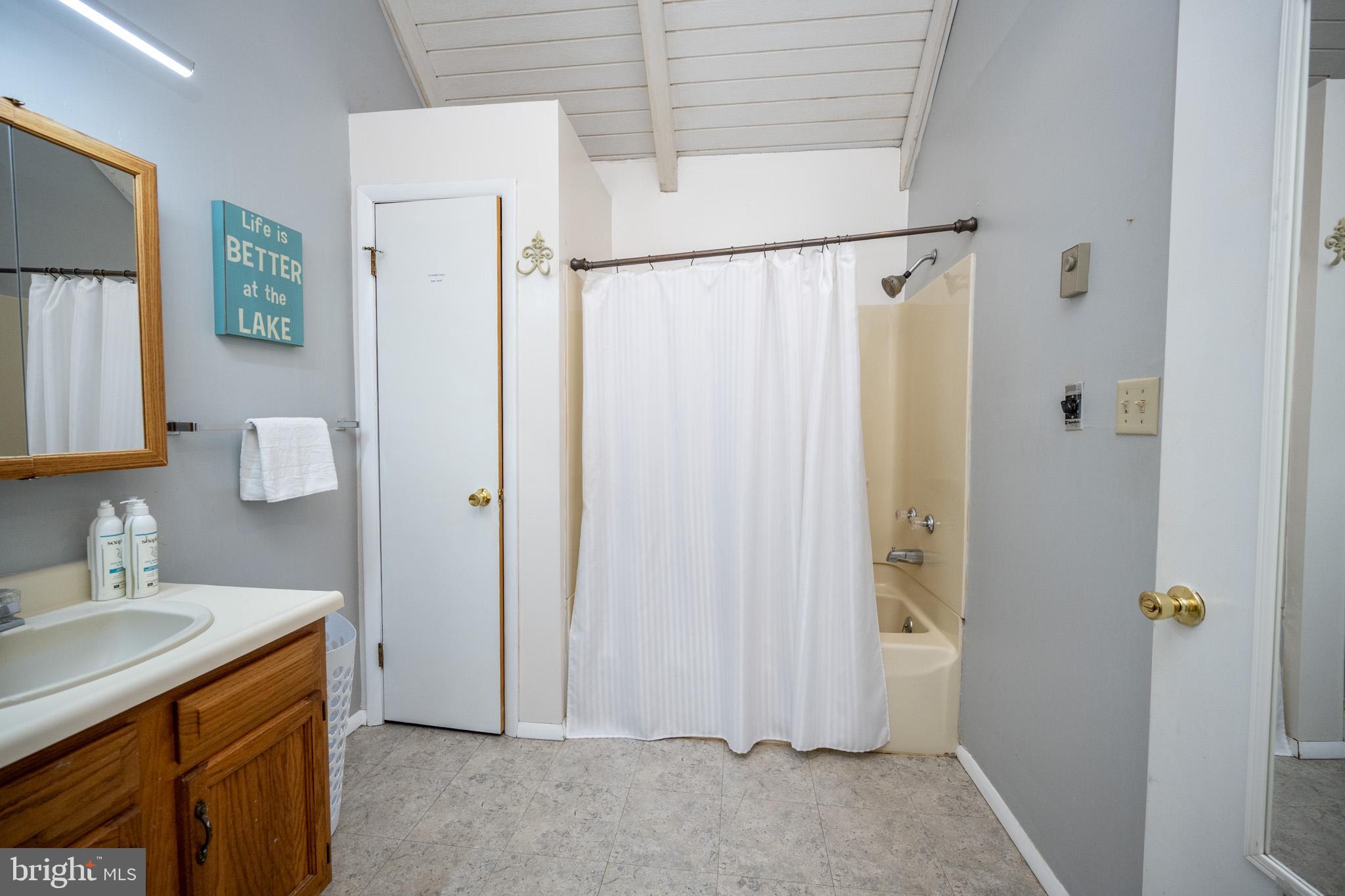 36 JEFFREY LANE 6B