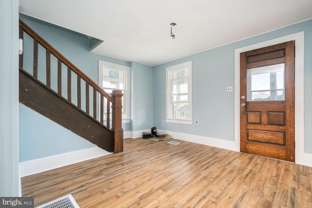 1040 OLD MORGANTOWN ROAD W